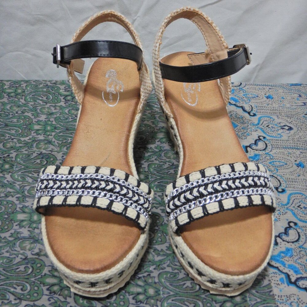 NWOT GC Shoes Tan & Black Espadrilles Wedges w/ Adjustable Straps